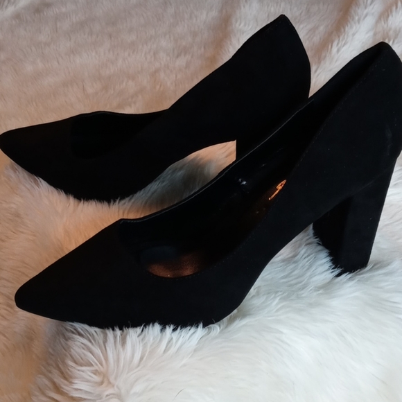 Lulus Shoes - Lulus 3.75" Black suade closed toe heels size 9
